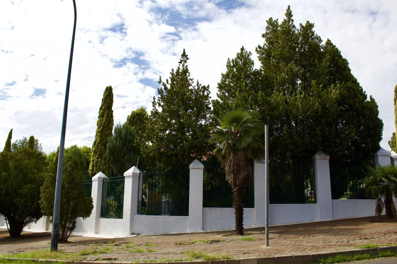 Pentagon Guesthouse Bloemfontein Exterior foto